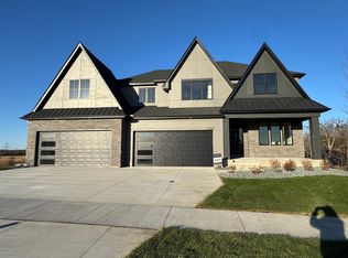 10364 Peony Ln N, Maple Grove, MN 55311