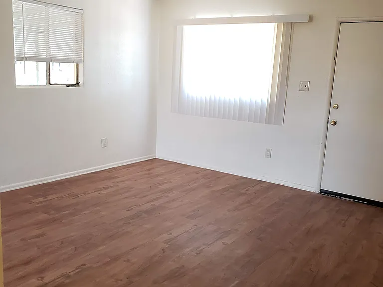 109 W Prince Rd — Photo 9