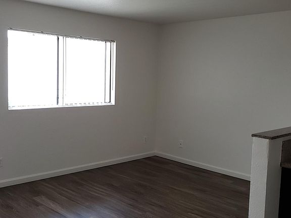 4th image of 4044 Estrella Ave APT 17