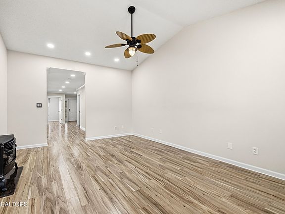 4th image of 8528 Wisteria Way