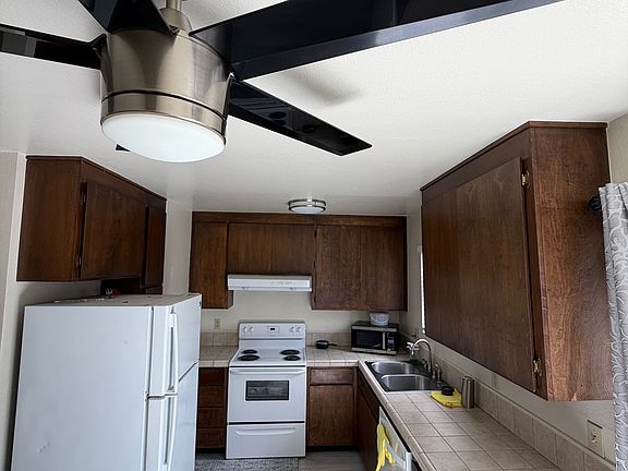 2nd image of 722 Orchard St APT 3