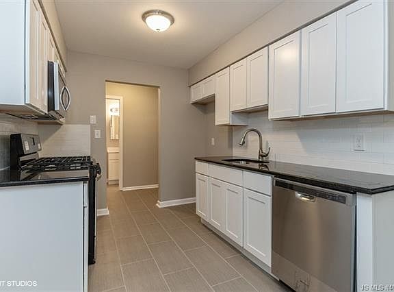 5th image of 1606 Shore Blvd