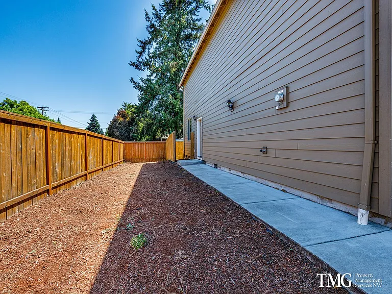 9807 NE 76th Way — Photo 50