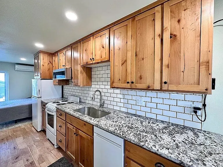 Studio, 336 sqft, $1,390 — Photo 3
