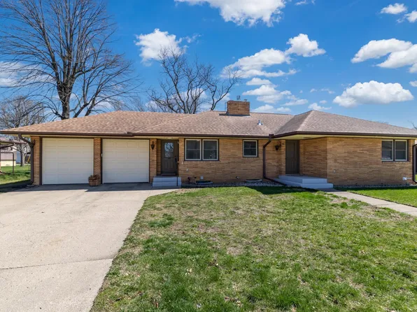 115 S Walnut St, Belle Plaine, MN 56011