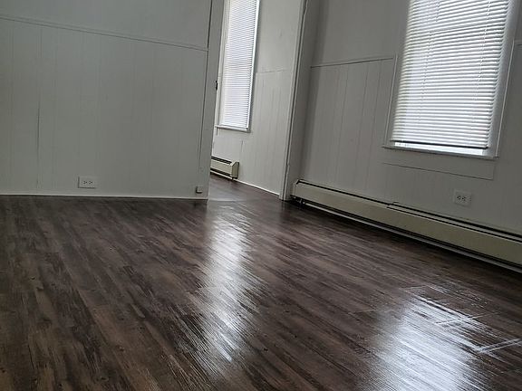 5th image of 318 Marion Ave APT 2