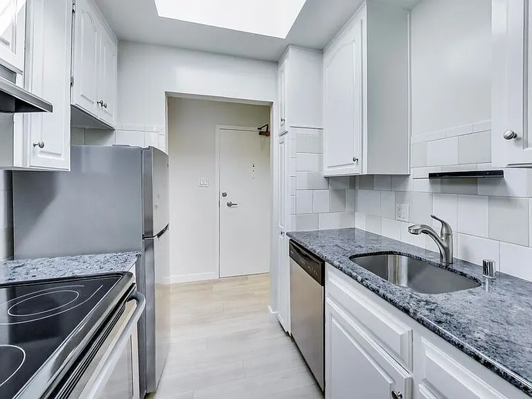 1737 Jackson St #307 — Photo 4