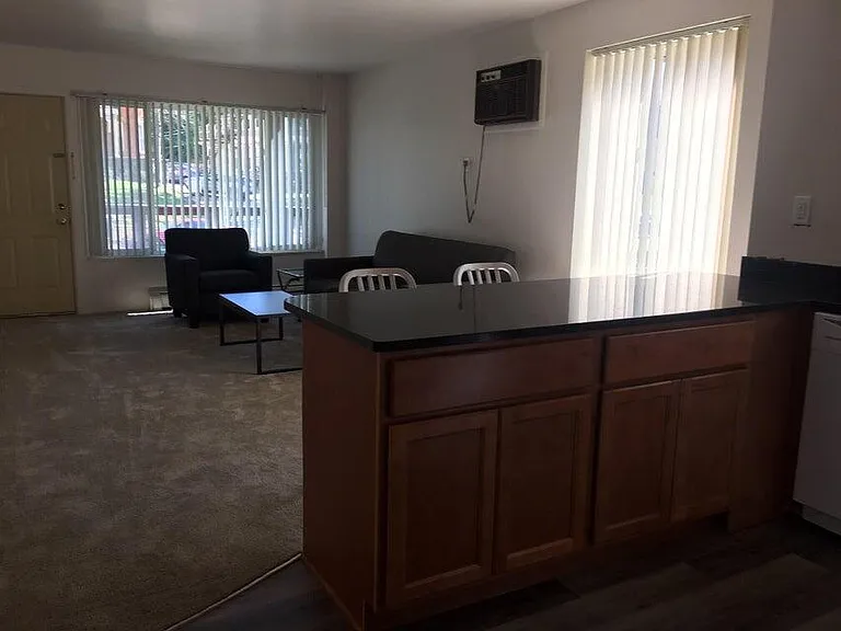 912 Oakland Ave #4 — Photo 6
