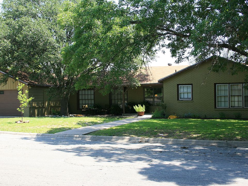 1st image of 608 Lake Dr