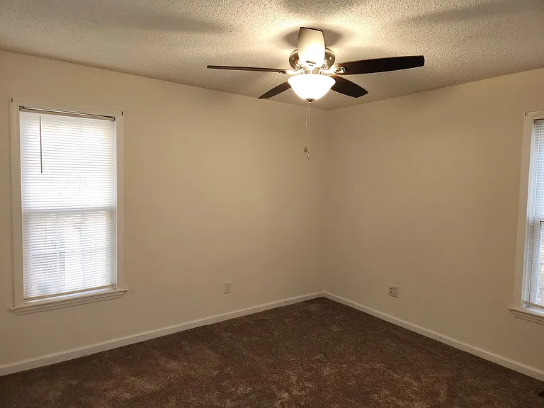 860 Darby St — Photo 1