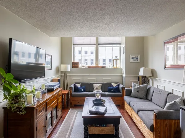 200 Market St Unit 3402, Lowell, MA 01852