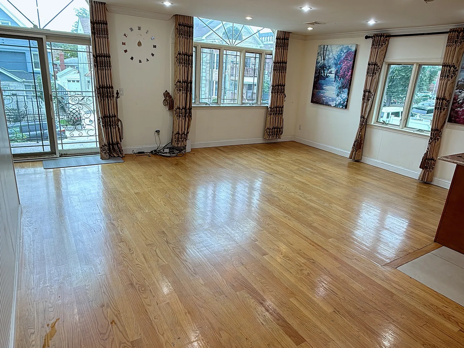 3 bed, 1400 sqft, $3,300 — Photo 2