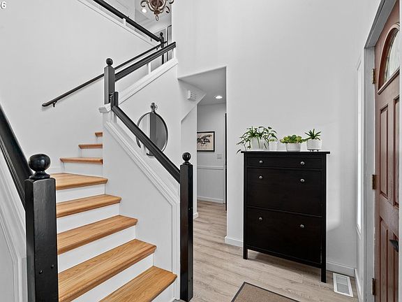 5th image of 3161 NE 1st Pl