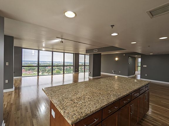 4th image of 600 E Admiral Blvd #808