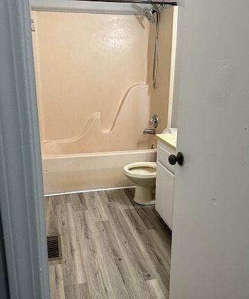 2nd image of 906 Hillwood Dr APT B