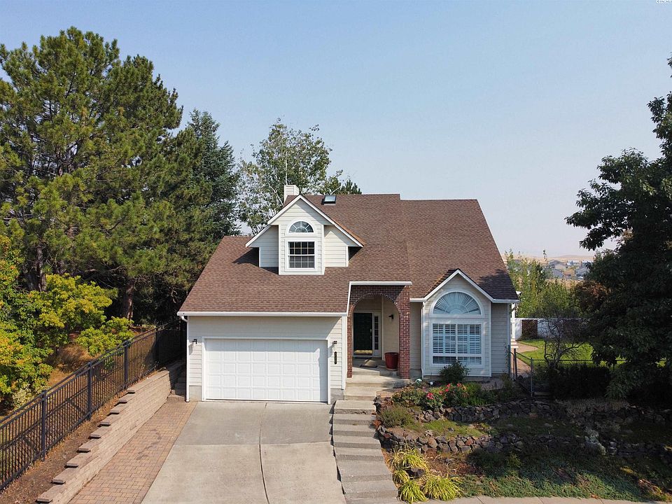 1st image of 320 NW Brandon Dr