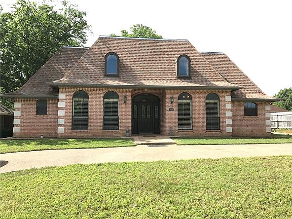2nd image of 913 Hemphill Dr