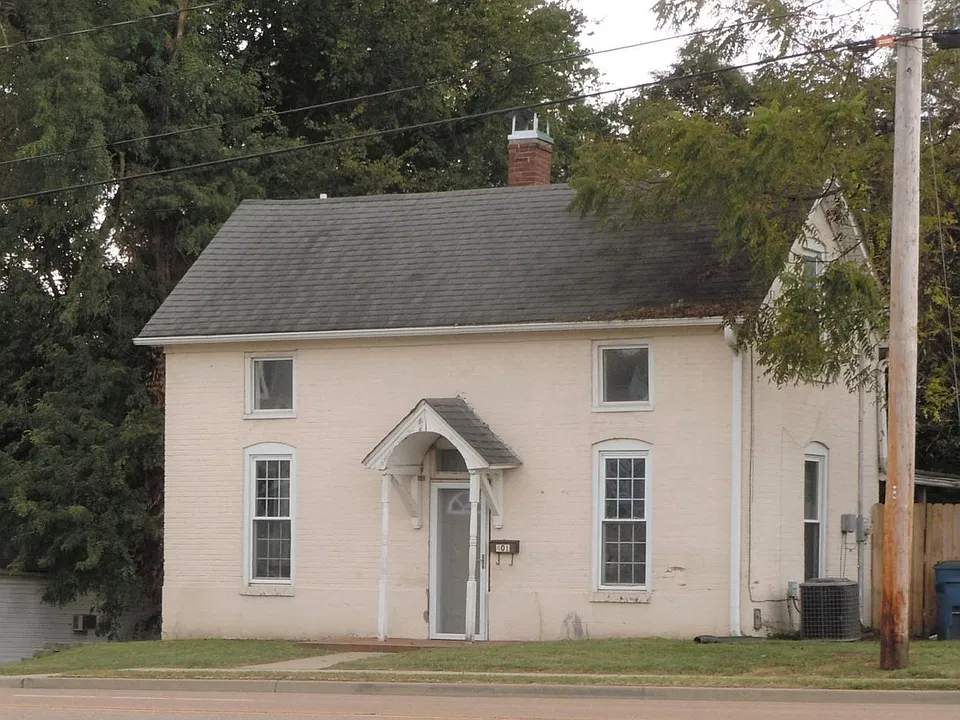 401 S Morrison Ave