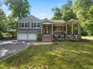 16 Grove Ave, Morris Plains, NJ 07950