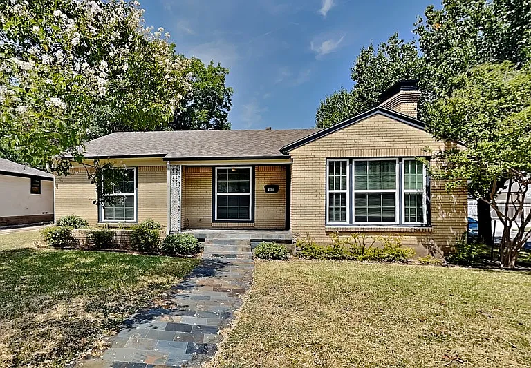4345 Skillman St — Photo 1