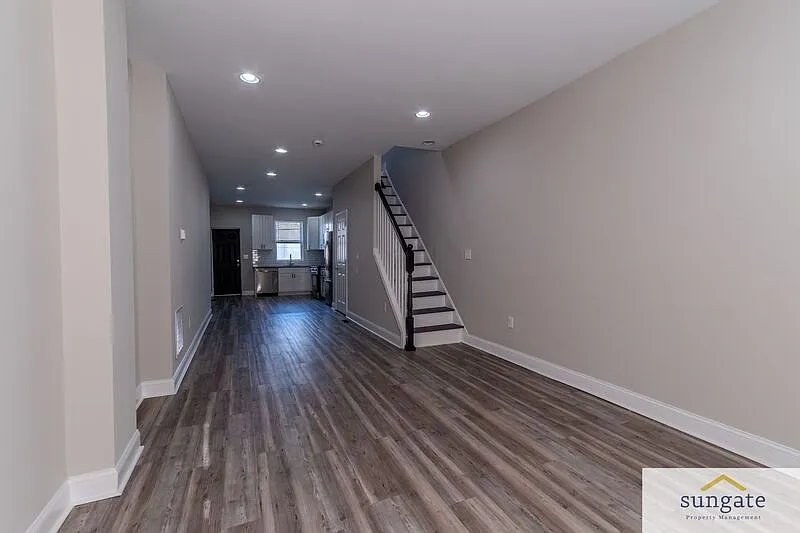 2 bed, 1.0 bath, 1018 sqft, $1,350 — Photo 2