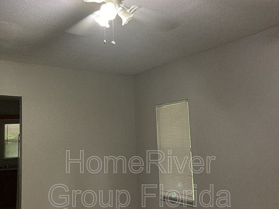 5th image of 219 Bassedena Cir N