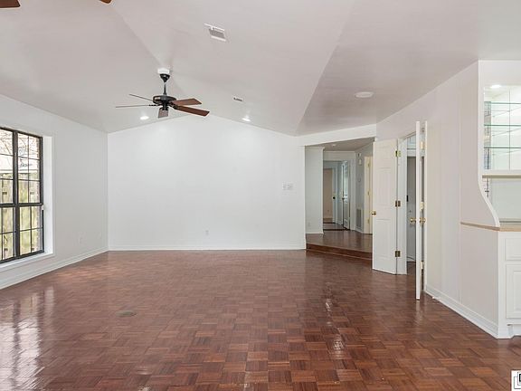 4th image of 1810 Townhouse Cir