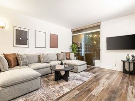 600 W 9th St