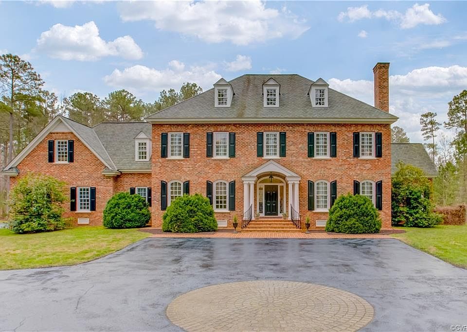 1st image of 220 Randolph Square Ln
