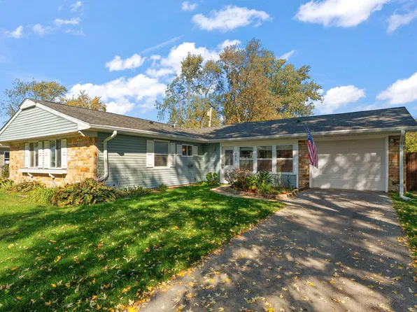 395 Greendale Dr, Valparaiso, IN 46385