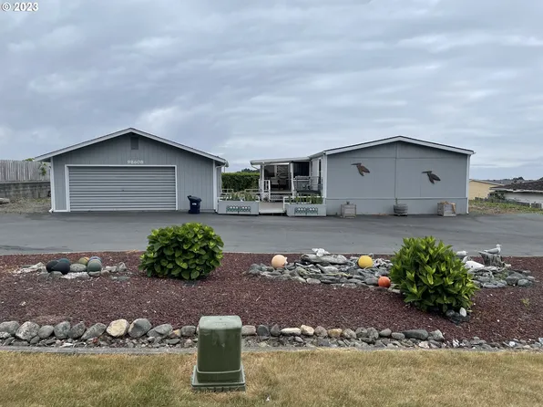 98608 Camellia Dr, Brookings, OR 97415