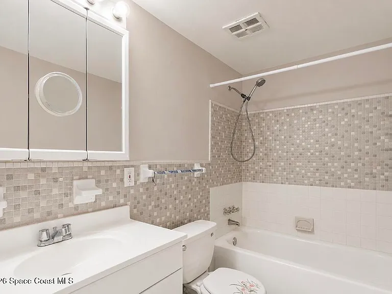 230 Columbia Dr #311 — Photo 6