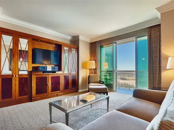 135 Harmon Ave #2020, Las Vegas, NV 89109