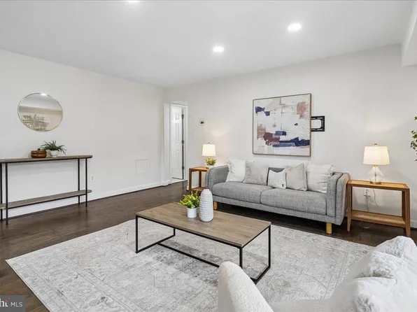 3220 S 28th St APT 202, Alexandria, VA 22302
