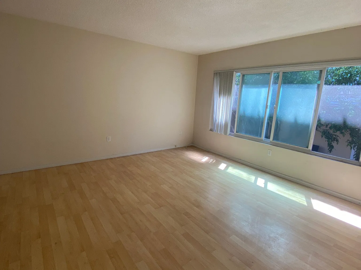 2 bed, 950 sqft, $2,695 — Photo 4