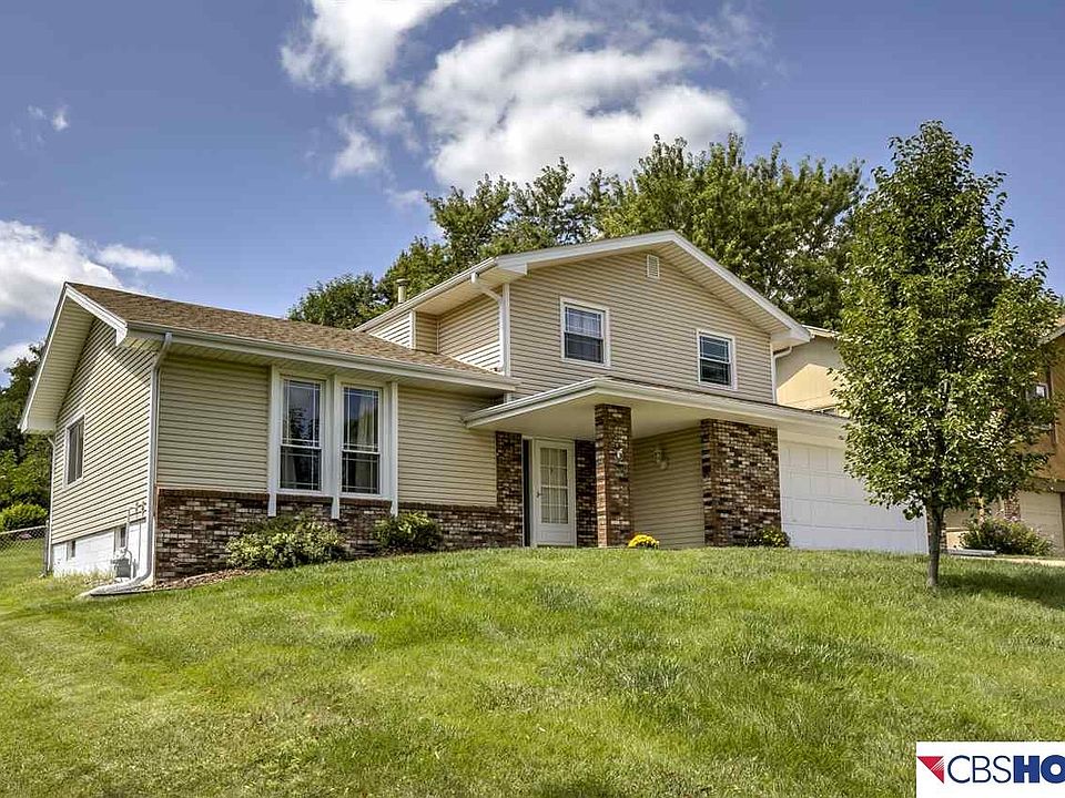 1st image of 2524 S 162nd Cir