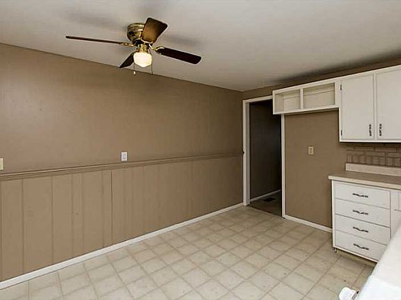 5th image of 25 Weinland St
