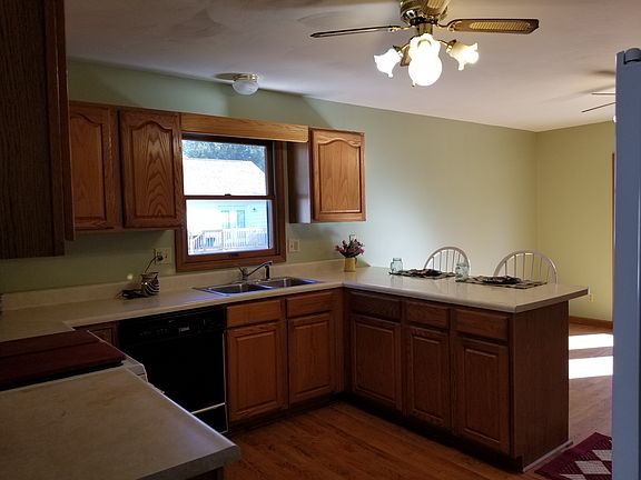 Kitchen with breakfast bar