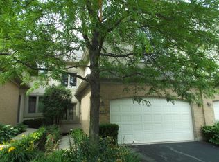 1044 W Sutton Ct, Palatine, IL 60067