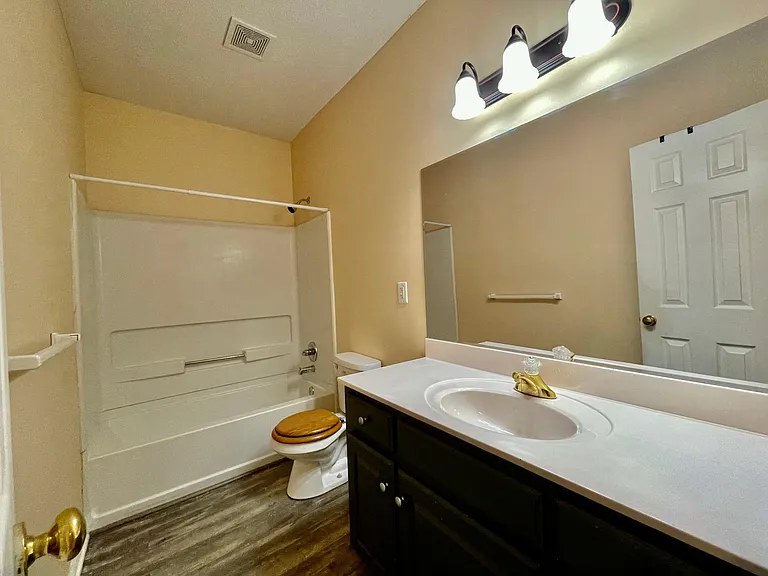 1805 Glenn Hendren Dr — Photo 3