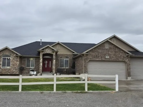 9317 N Sunset Dr, Thatcher, UT 84337