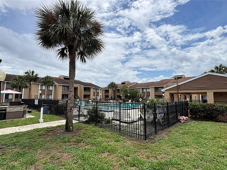 5169 Vineland Rd #B208 — Photo 31