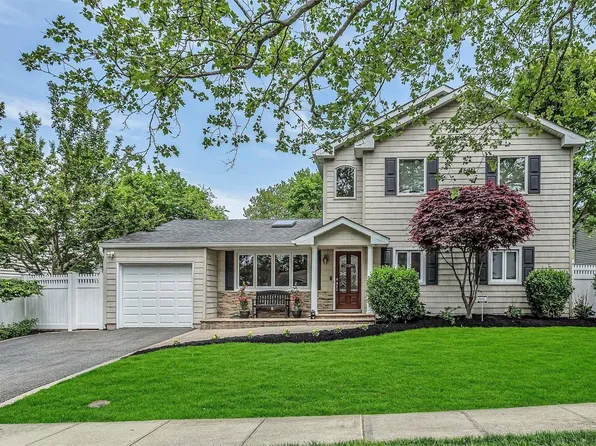 7 Wentworth Drive, Dix Hills, NY 11746