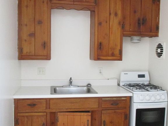 3rd image of 2964 Fir St