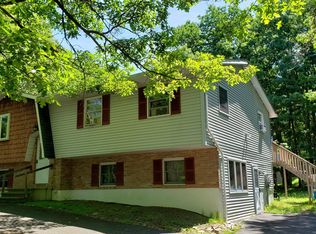 201 Mountain Top Cir, Bushkill, PA 18324