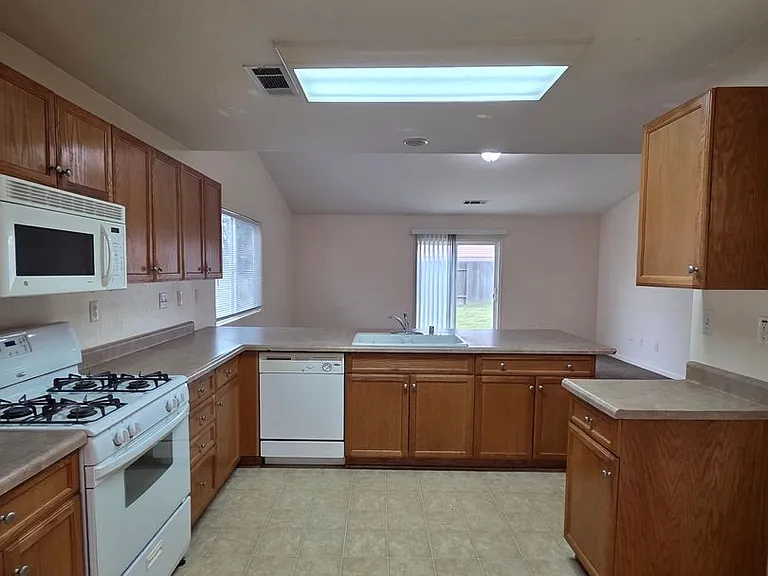 11805 Holabird Ave — Photo 2