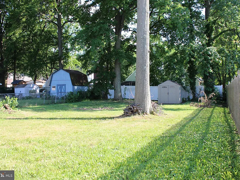 34 S Poplar Ave — Photo 4