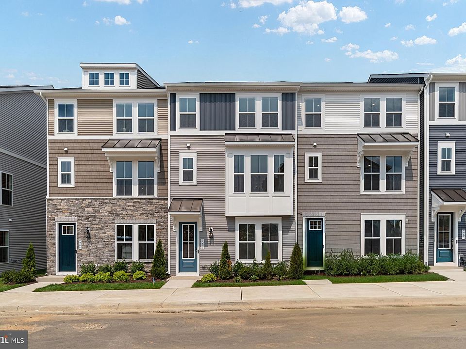 1st image of 9207 Forkleaf Oak Dr