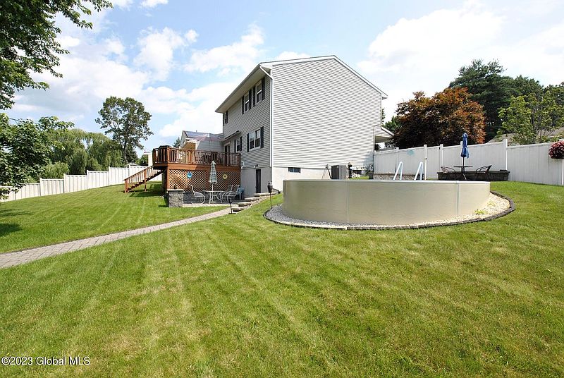 4th image of 4 Glenmore Drive