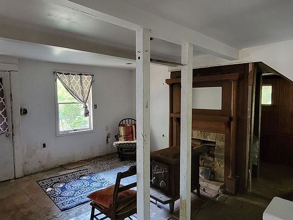 2nd image of 642 Mill St